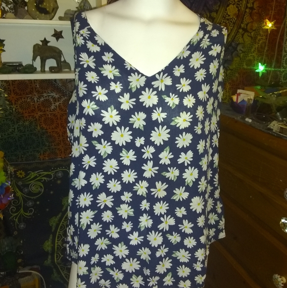 Old Navy Tops - Old Navy Dark Blue Daisy Print Tank Top